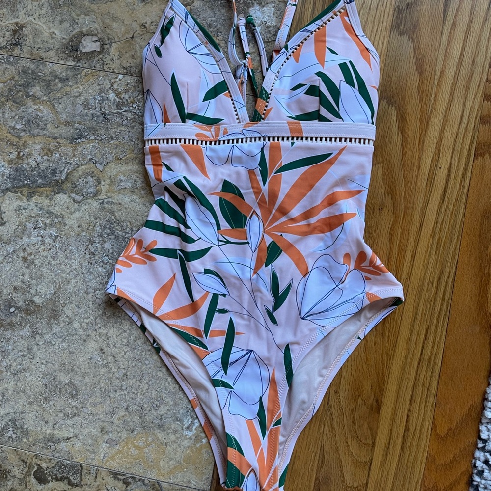 Cupshe laced back one piece bathing suit- Small